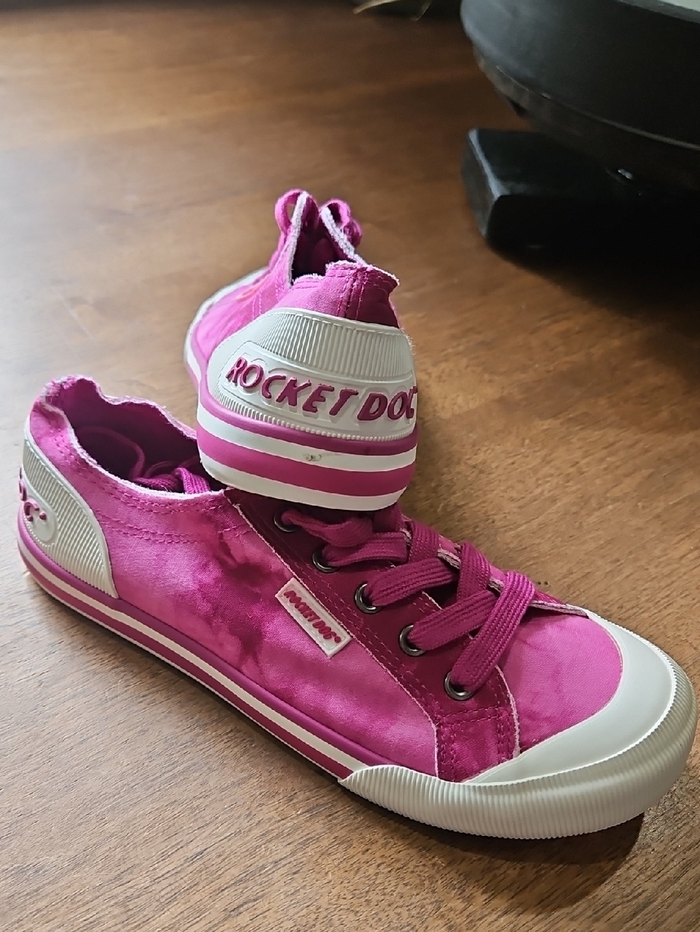 Rocket Dog Womens Bright Pink Low-Top Athletic Sneakers